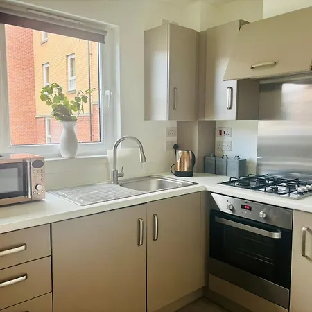 Modern Ground Floor 2 Bed Secure Parking & Perfect For City- Celticemirates Stadium