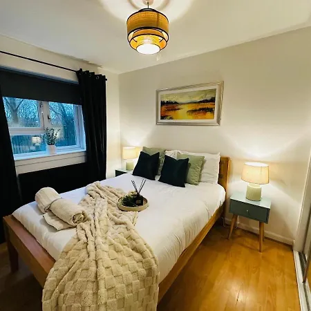 Modern 2 Bedroom Ground Floor Near Centre דירה גלאזגו