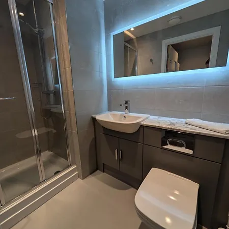 Apartment For Students Only West End In *