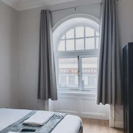 O2 Spacious Hideaway Apartment Glasgow