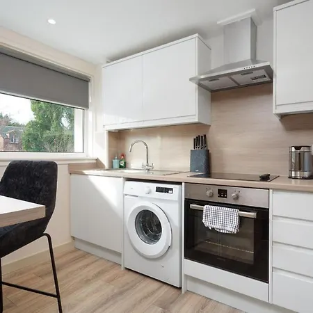 1br Shawlands Walk To Queens Park With Parking * Glasgow
