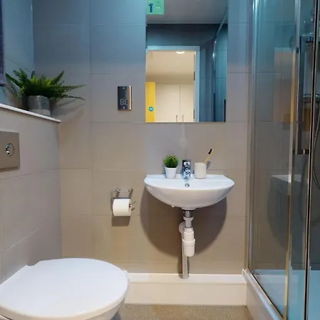 For Students Only - Elgin Place In Edinburgh *