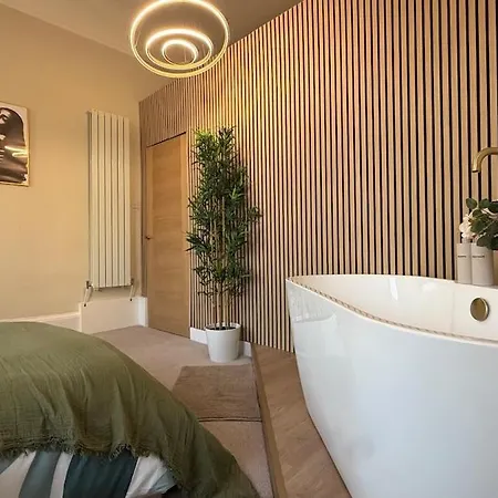 Romantic Brand New Flat, Centre