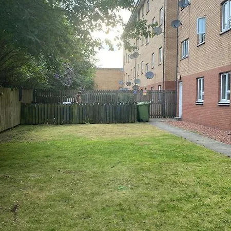 Modern 2 Bedroom Ground Floor Near Centre * גלאזגו