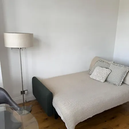 Floor West End Flat - 3-min Walk To Subway - Park Views