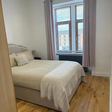 Floor West End Flat - 3-min Walk To Subway - Park Views * Глазго
