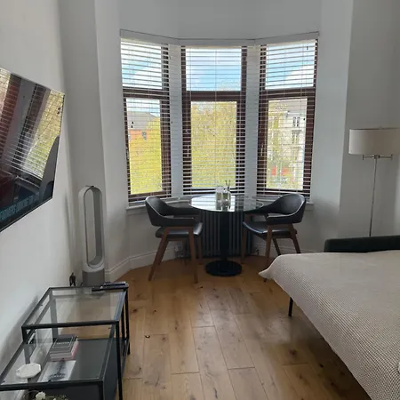 Floor West End Flat - 3-min Walk To Subway - Park Views *