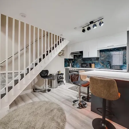 Luxurious Royal 2br Apartment, Centre 펜션 글라스고