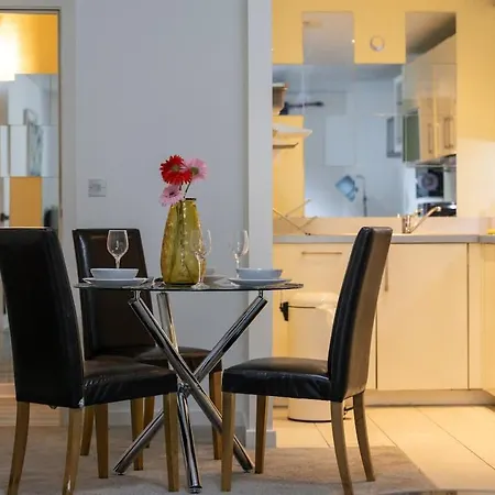 Meadowside Quay 2br Luxurious Glasgow