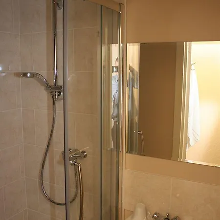 Queen's Park 2* Glasgow