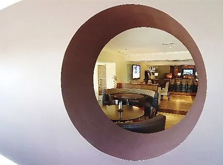 Crowwood And Alba Restaurant מלון 3*