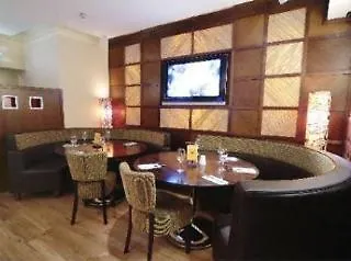 Crowwood And Alba Restaurant מלון כריסטון