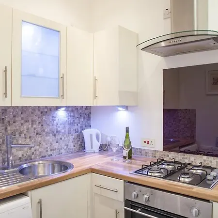 Apartment G11 West End *