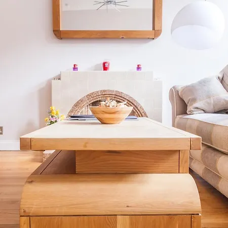 G11 West End Apartment