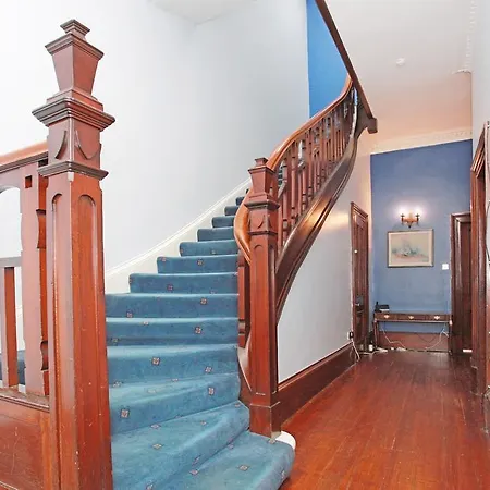 Broompark House Apartman *