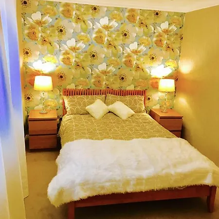 Apartment City Centre Flat With River Views And Parking Glasgow