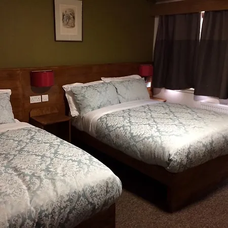 מלון Crosshill House 4*