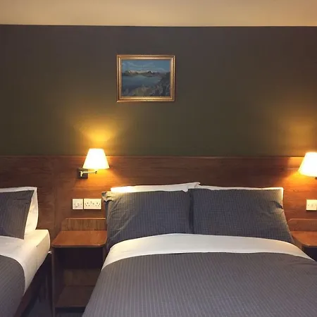 מלון Crosshill House 4*