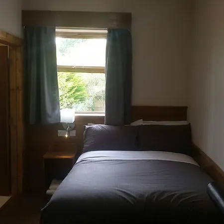 Crosshill House 4* גלאזגו