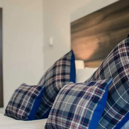 Royal West End Hotel 3*