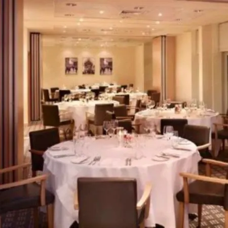Hilton Garden Centre Hotell 4*