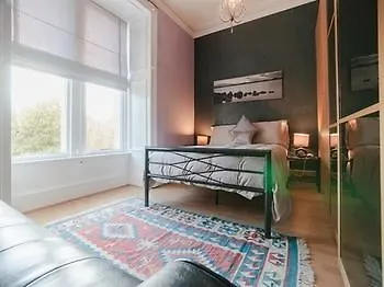 Busby Apartments * Busby