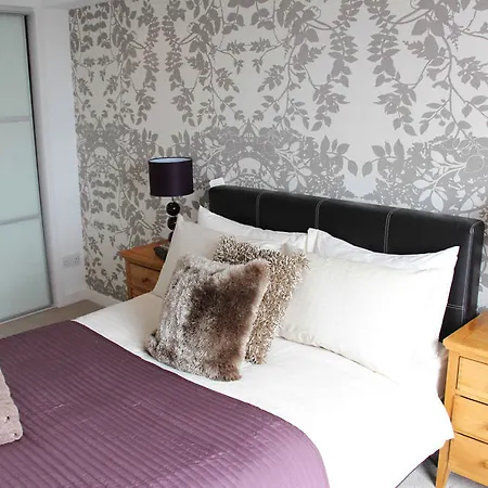 Executive 7 * Glasgow