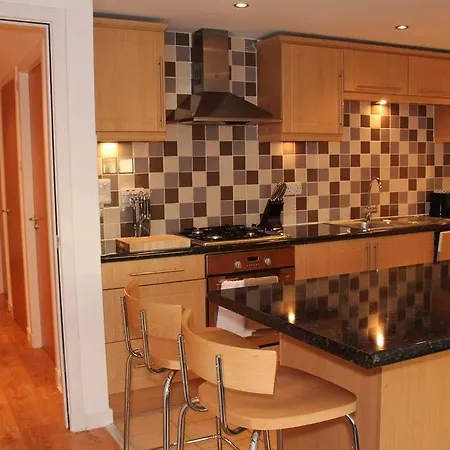 Executive 7 * Glasgow