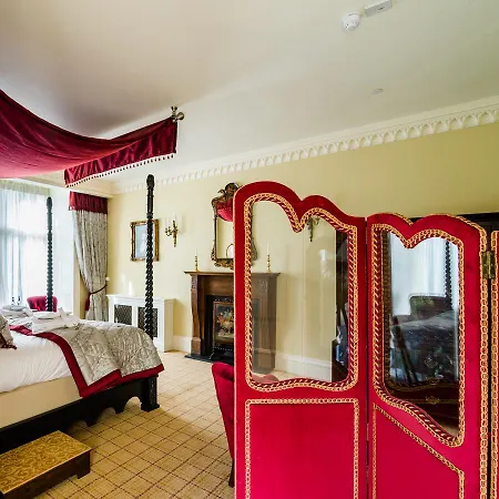 Crossbasket Castle & Restaurant 5*