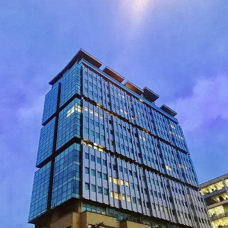 Station Skyline With Parking Глазго