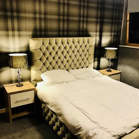 Station Skyline With Parking Apartament