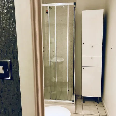 Station Skyline With Parking Lägenhet