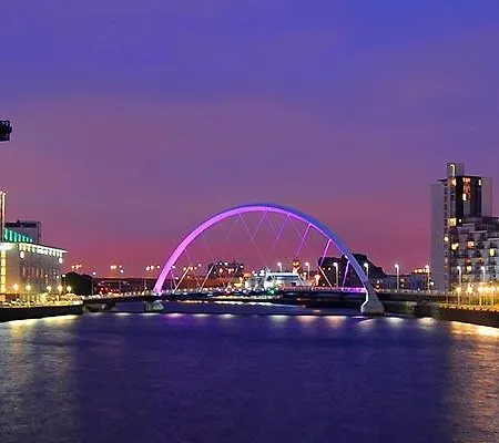 Station Skyline With Parking Lägenhet *