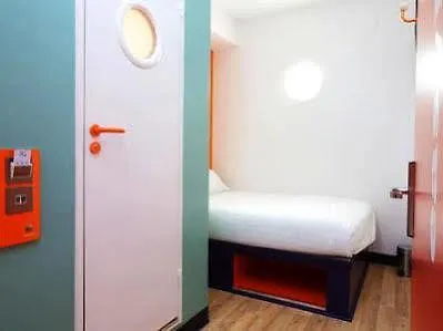 イージーホテル シティ 2*