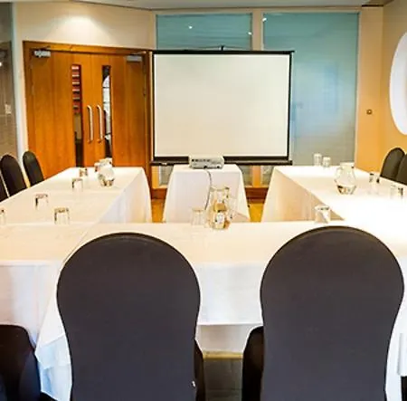 Crowwood And Alba Restaurant מלון 3*