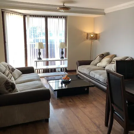 Centre By The Hydro Apartment