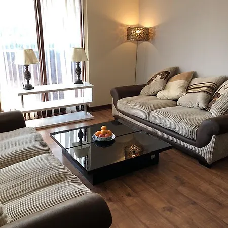 Centre By The Hydro Apartment