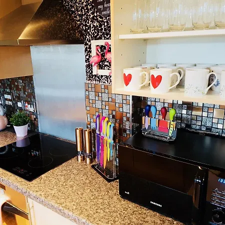 Station Skyline With Parking Lägenhet