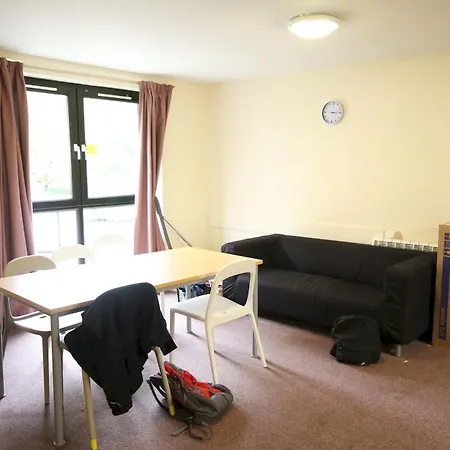 Metro Hostel *