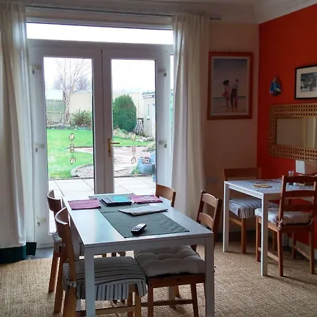 Azalea House Bed and breakfast 4*