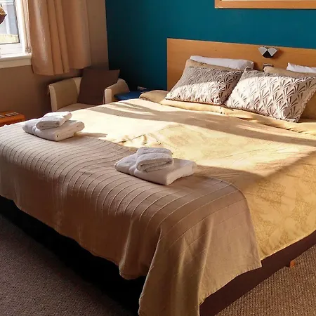 Azalea House Bed and breakfast 4*