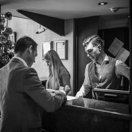 Carlton George Отель