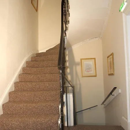 House 3* Γλασκώβη