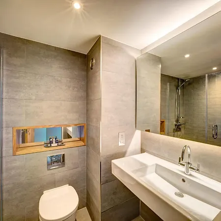 Otel Apex Of 4*