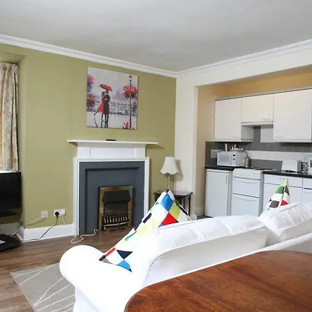Number 52 Charlotte Street Daire *