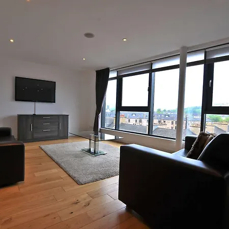 Executive 7 * Glasgow