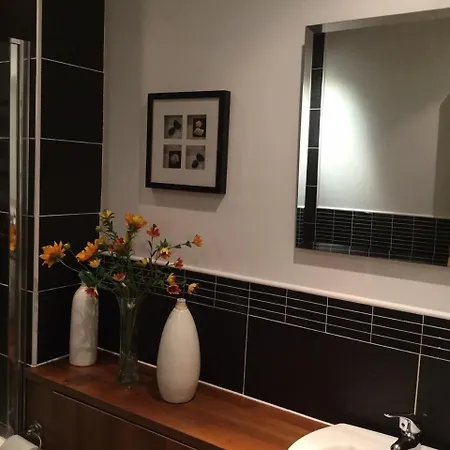 Sec Hydro Argyle West End - 2 Bedrooms *