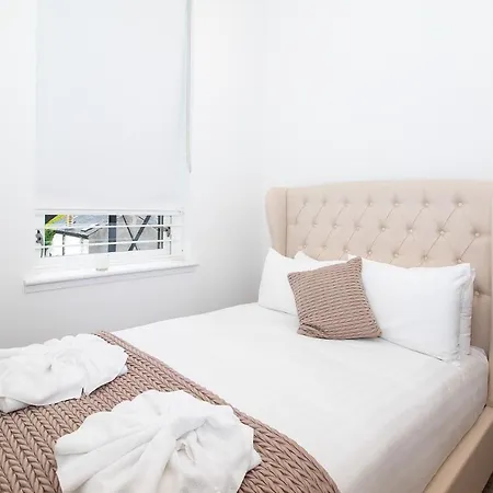 Flats - West End Apartment *