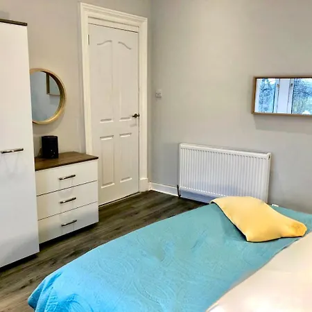 Byevo Almar - Close To And Airport - Perfect For Contractors Or Large Groups *