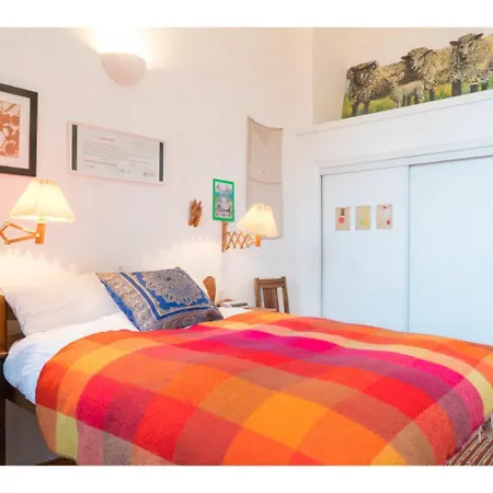 Beautifully Kept Mezzanine Flat ★school Of Art★ *